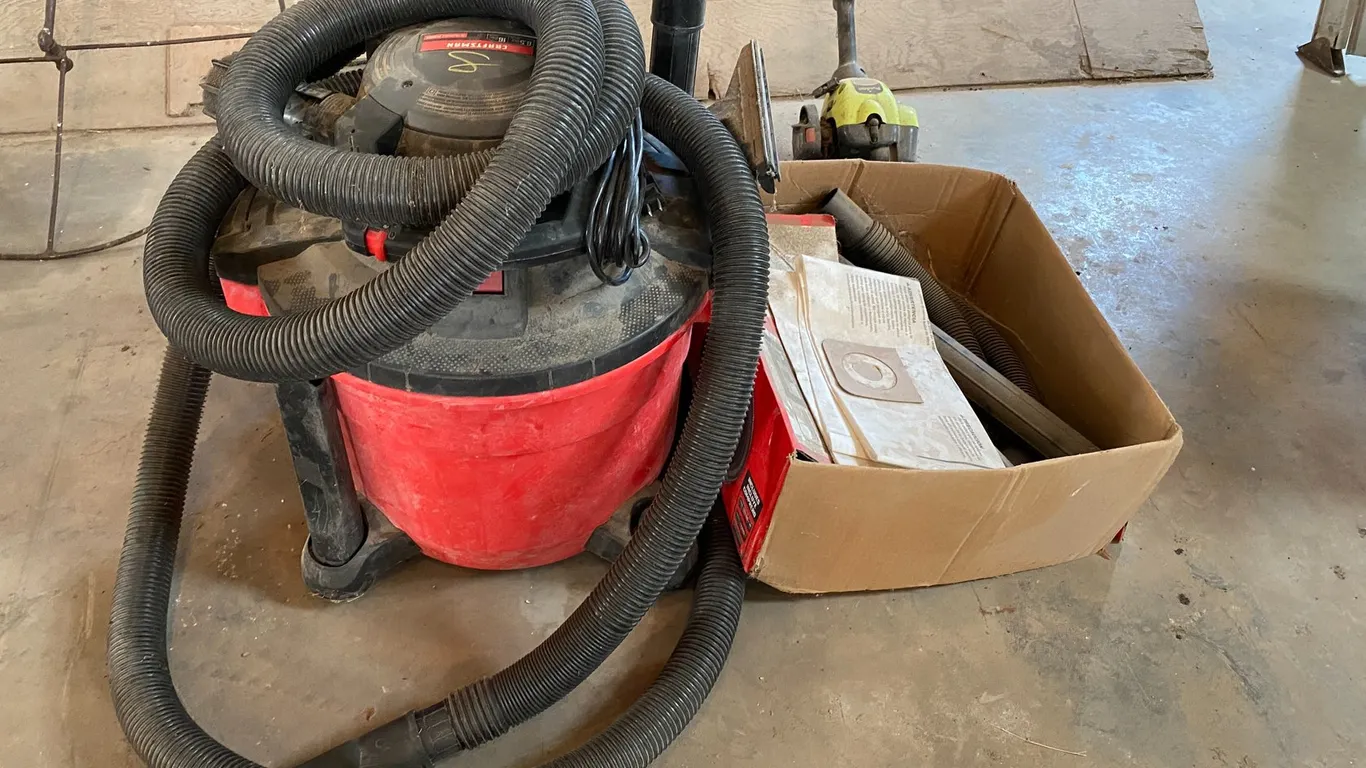 SHOP VAC
