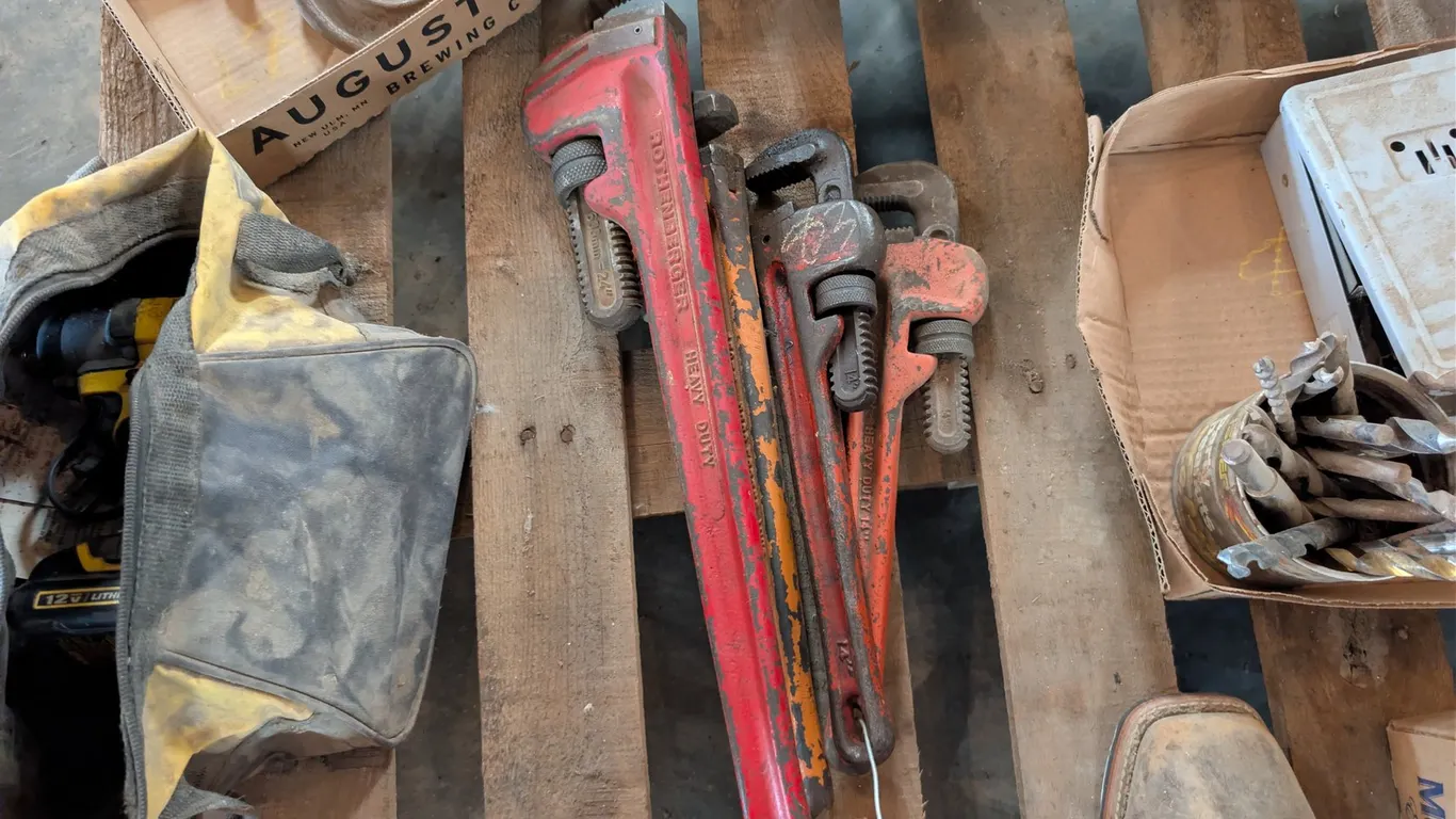 PIPE WRENCHES