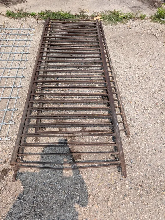 METAL GATES