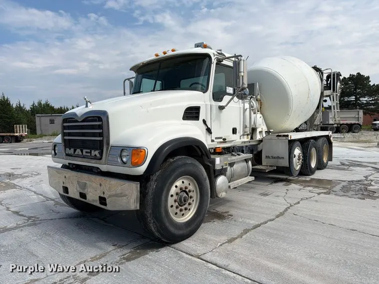 2004 Mack CV713 ready mix truck