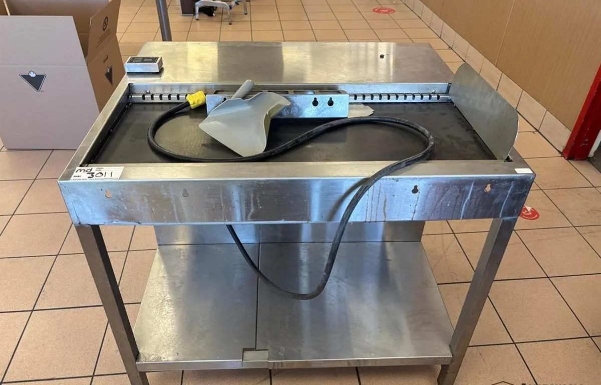 Stainless Restaurant Service Counter w/ Controls
UNRESERVED