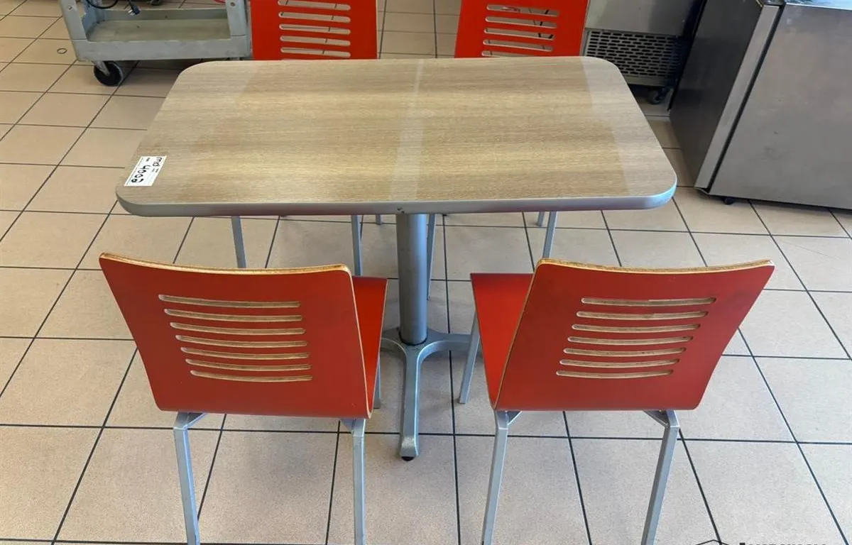 Restaurant Table w/ (4) Red Chairs
UNRESERVED