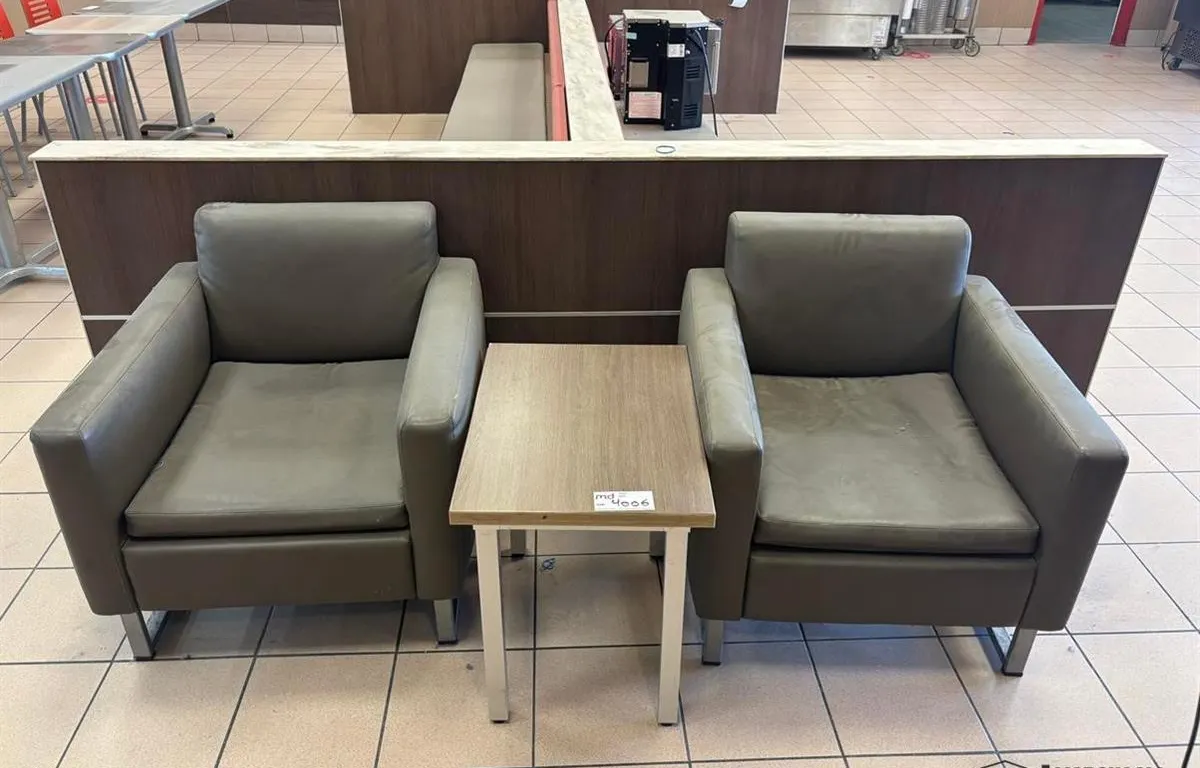 (2) Leather Lounge Chairs w/ Side Table
UNRESERVED