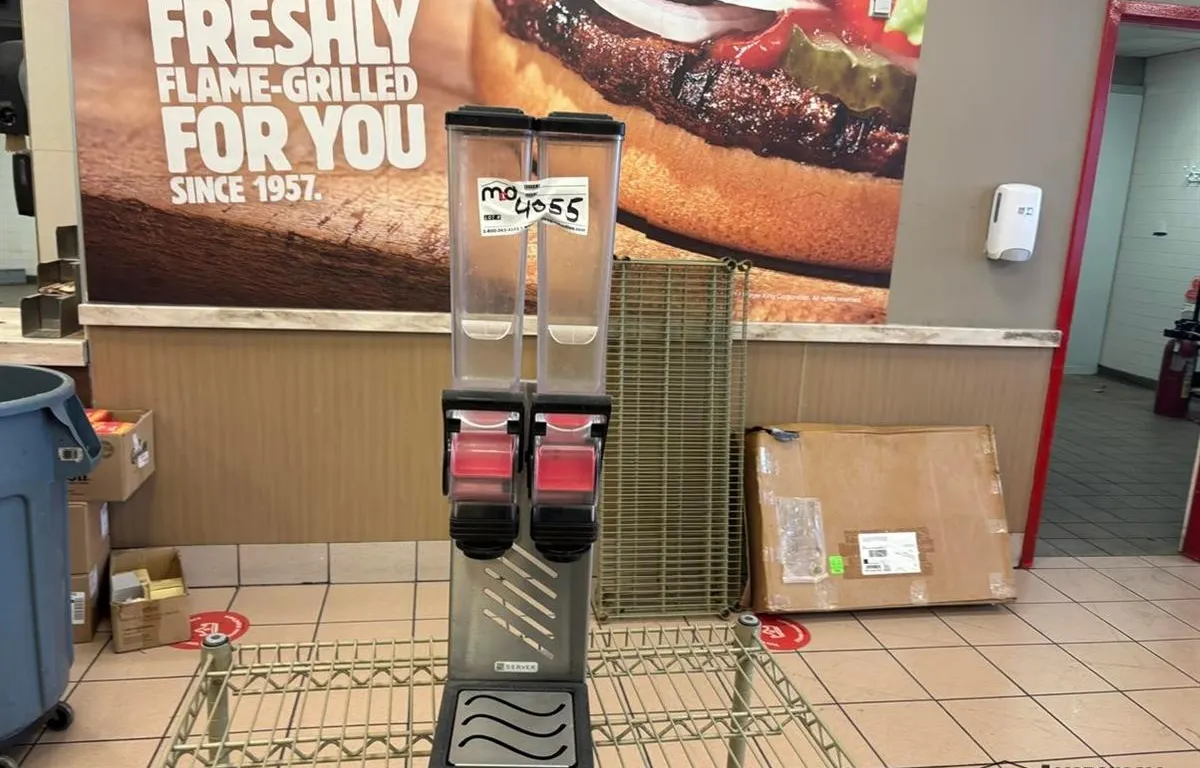 Server Dual Dry Food Dispenser
UNRESERVED