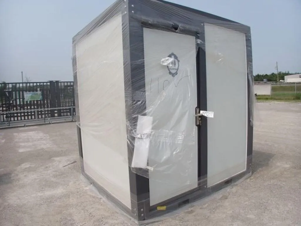 UNUSED Bastone Portable Restroom