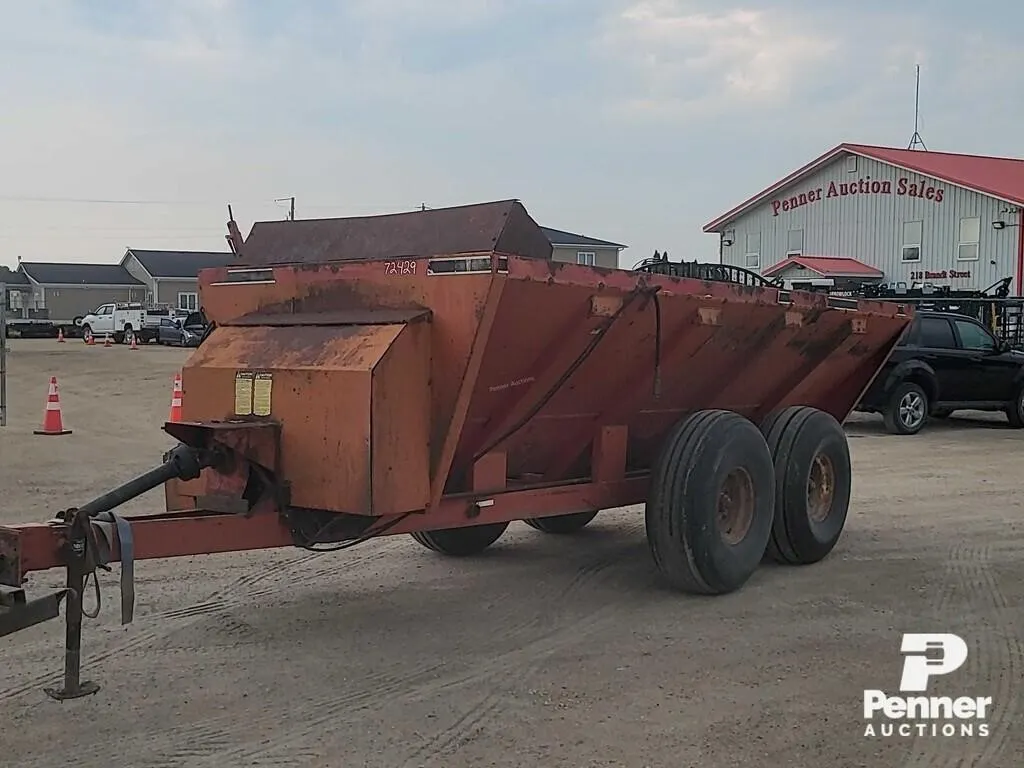 Gehl 318 Side Discharge Manure Spreader