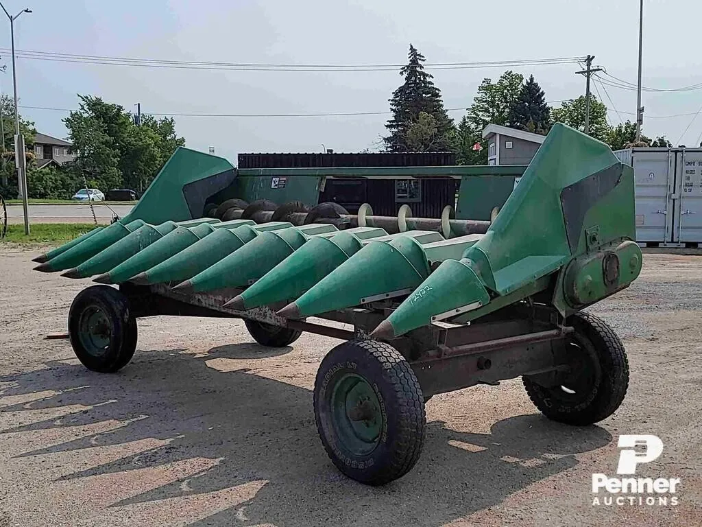 John Deere 8 Row Corn Head w/ Transport