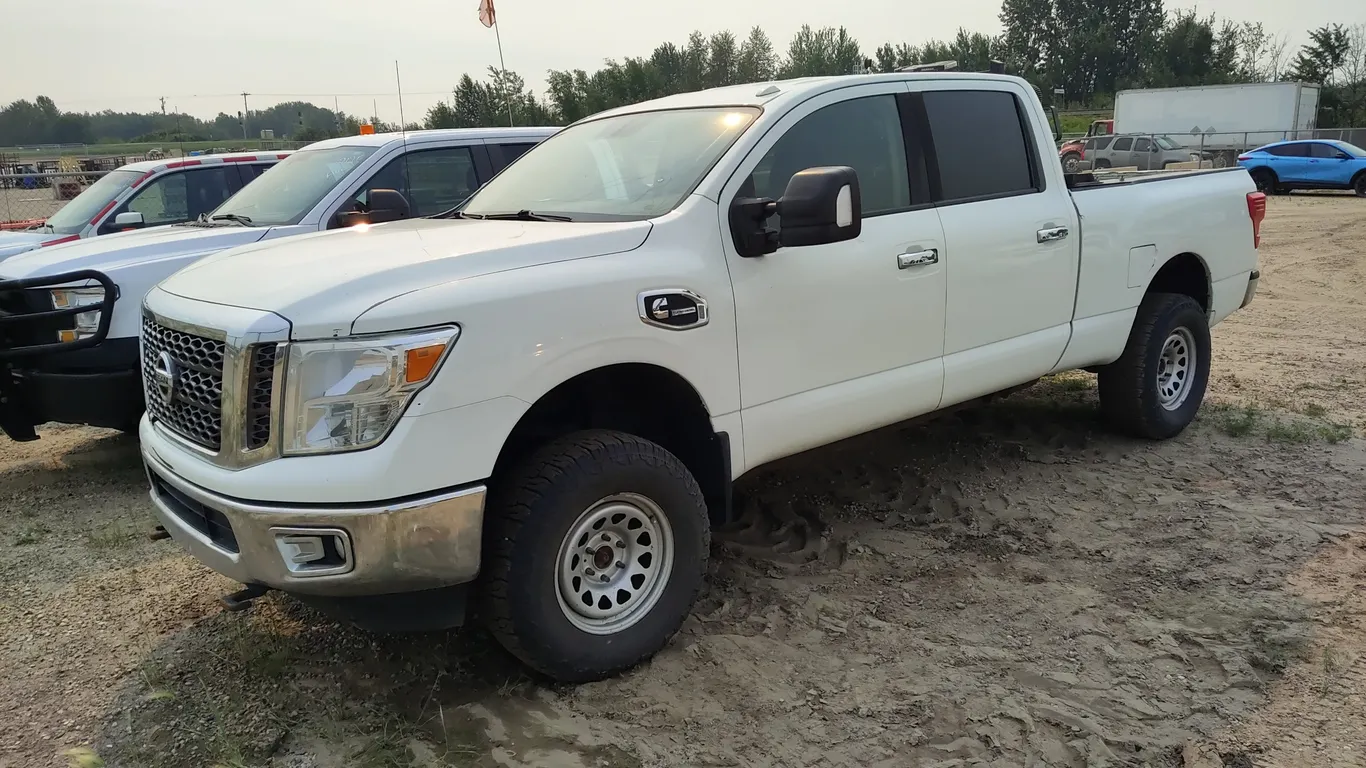 Non-Operable 2017 Nissan Titan XD 4x4 4dr Crew Cab (Diesel)
