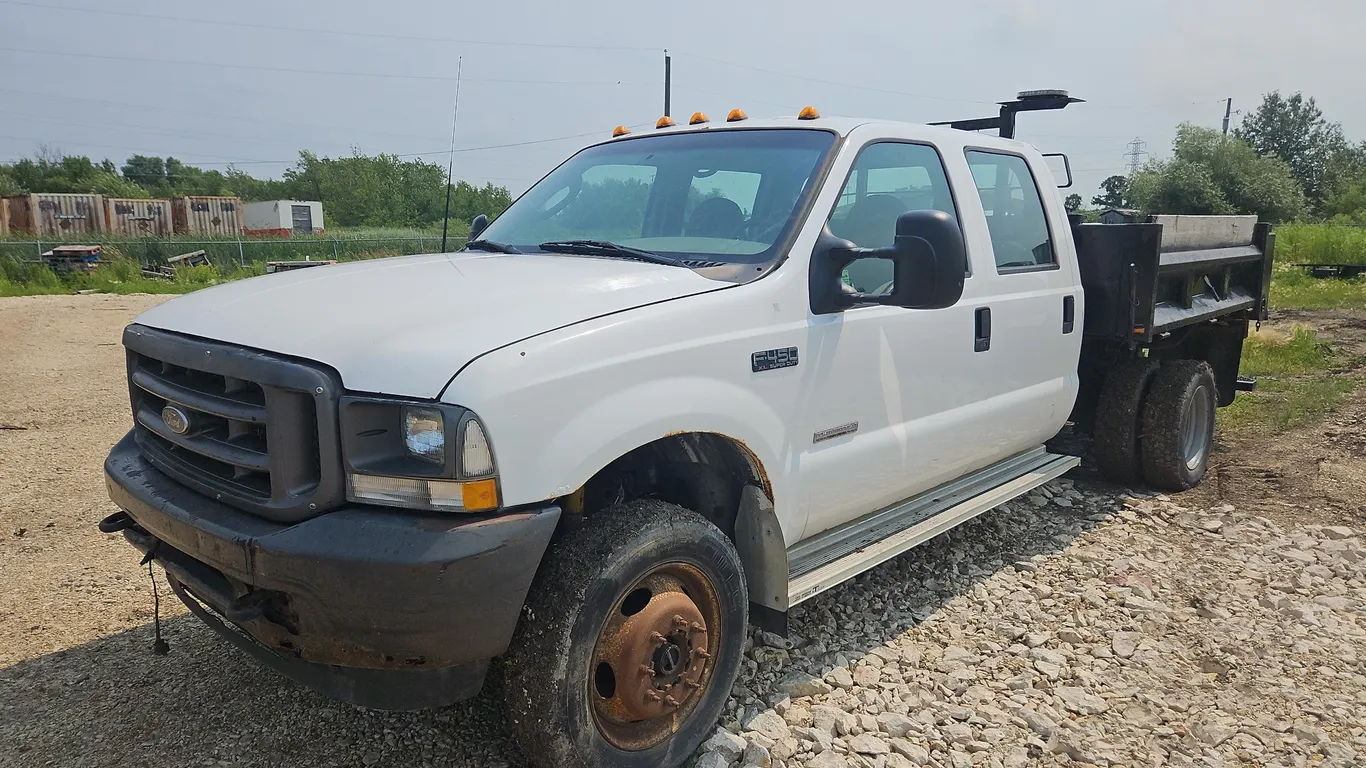 Non-Operable 2003 Ford F-450 Super Duty S/A Dump Truck