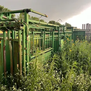 OFFSITE - Real Industries cattle handling system with tub, alley, and squeeze