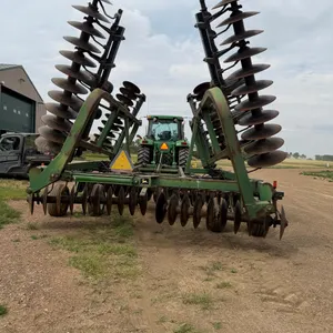 John Deere 335 Disc