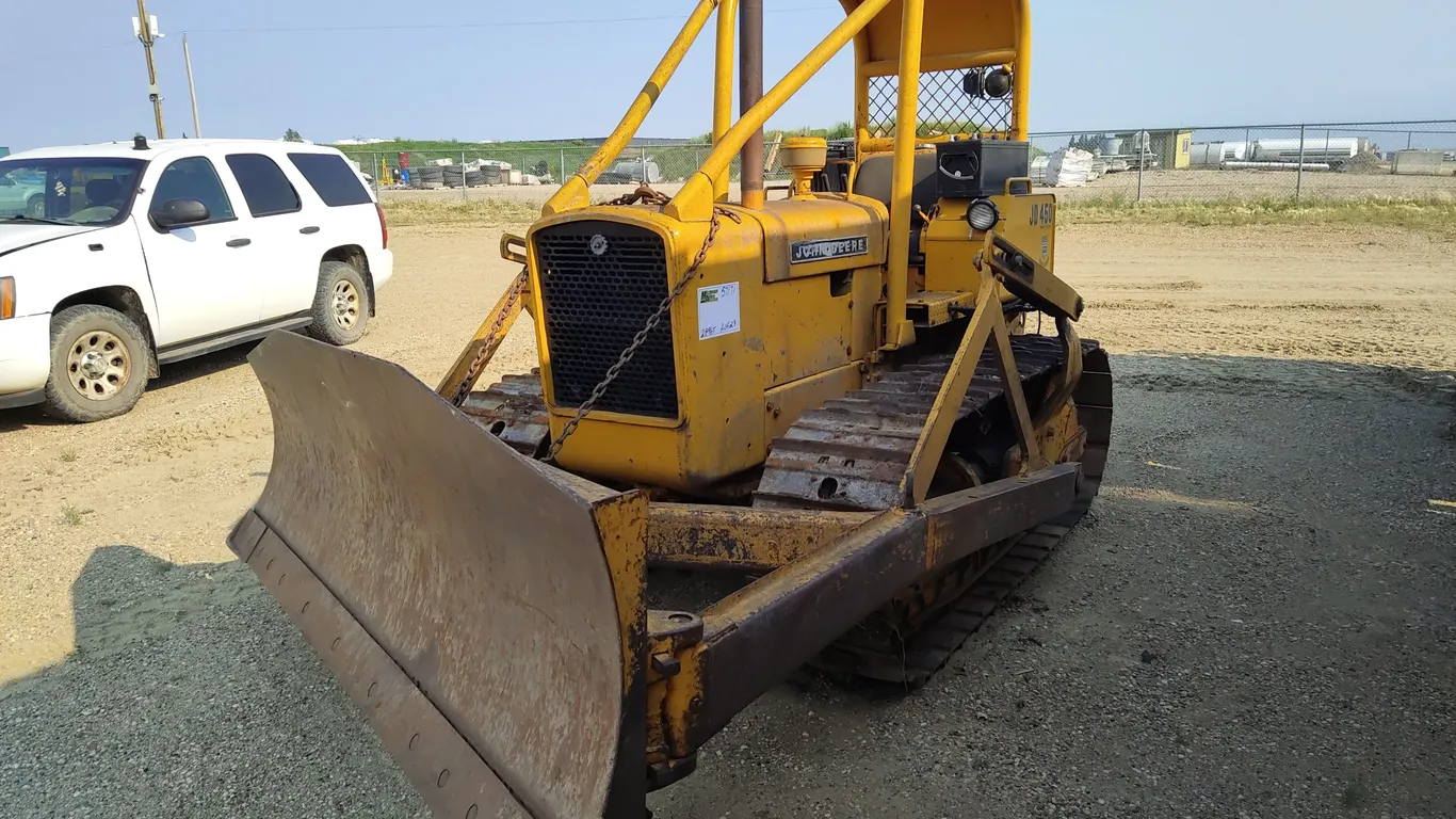 Non-Operable John Deere JD450 Crawler Tractor