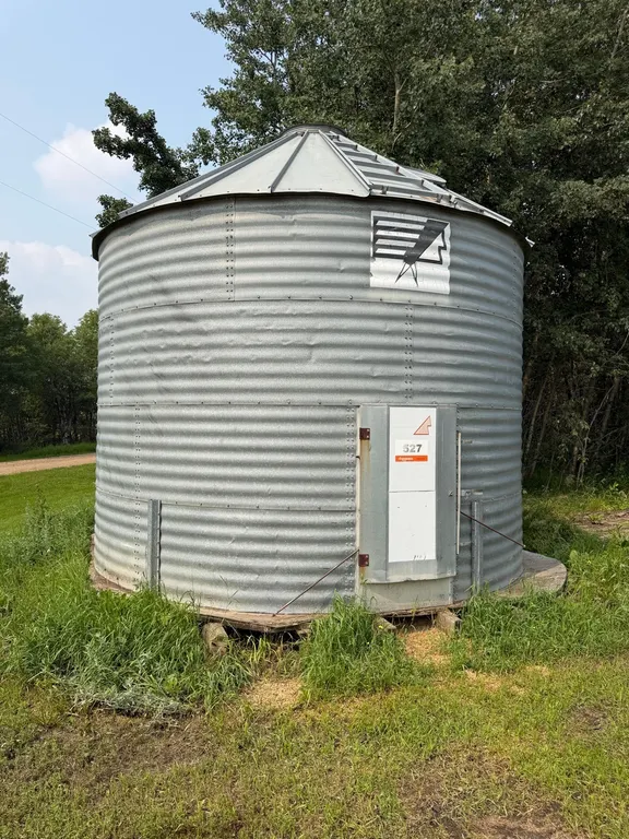 Chief 14’ x 4 Ring Grain Bin, Wood Floor (Marked