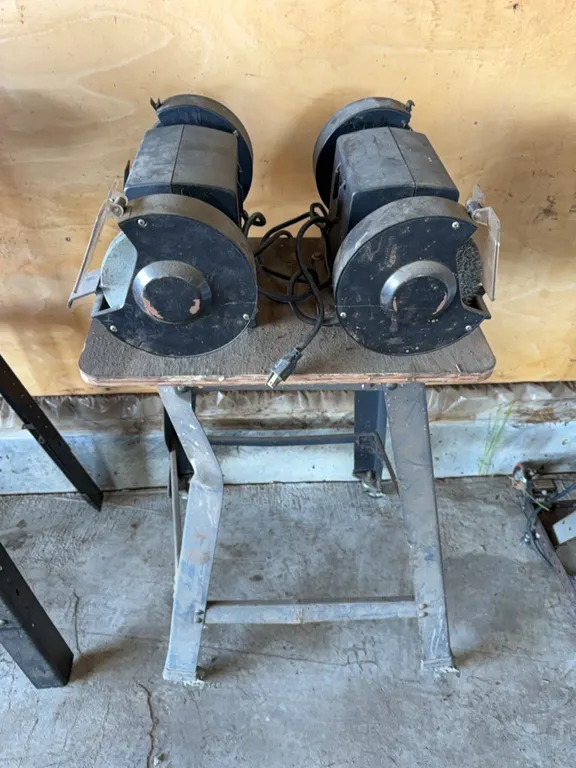 2 Craftsmsn 6in Grinders and Stand