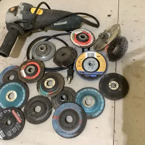 Mastercraft 4 1/2" angle grinder, working, discs