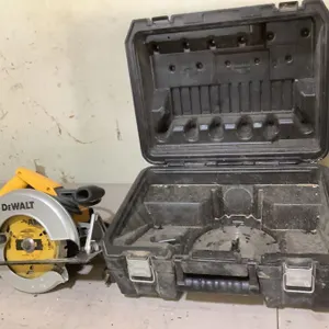 DeWalt 7 1/4" circular saw, working