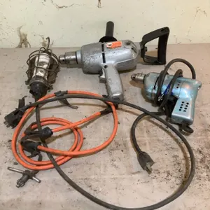 B&D 1/2" reversing drill, drill, trouble light, all working