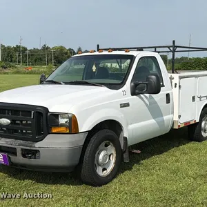 2006 Ford F350 Super Duty utility bed pickup truck