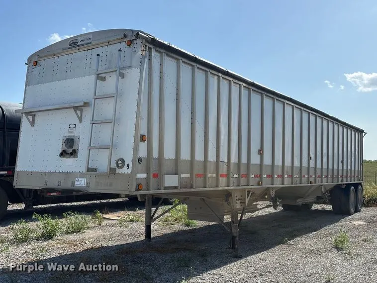 2008 Cornhusker Ultra-Lite grain trailer
