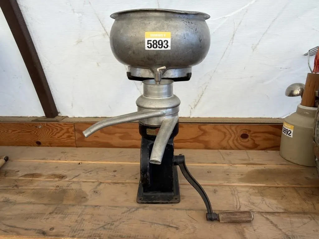 DLE Junior No.4 Cream Separator