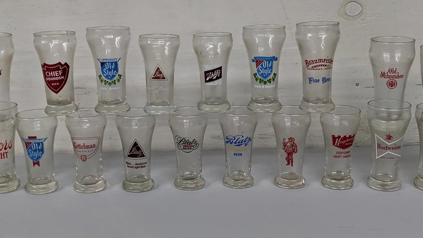 22 ASSORTED VINTAGE BEER GLASSES