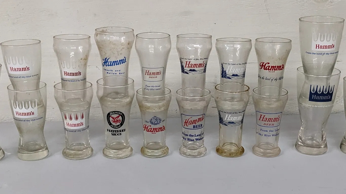 21 ASSORTED VINTAGE HAMMS BEER GLASSES