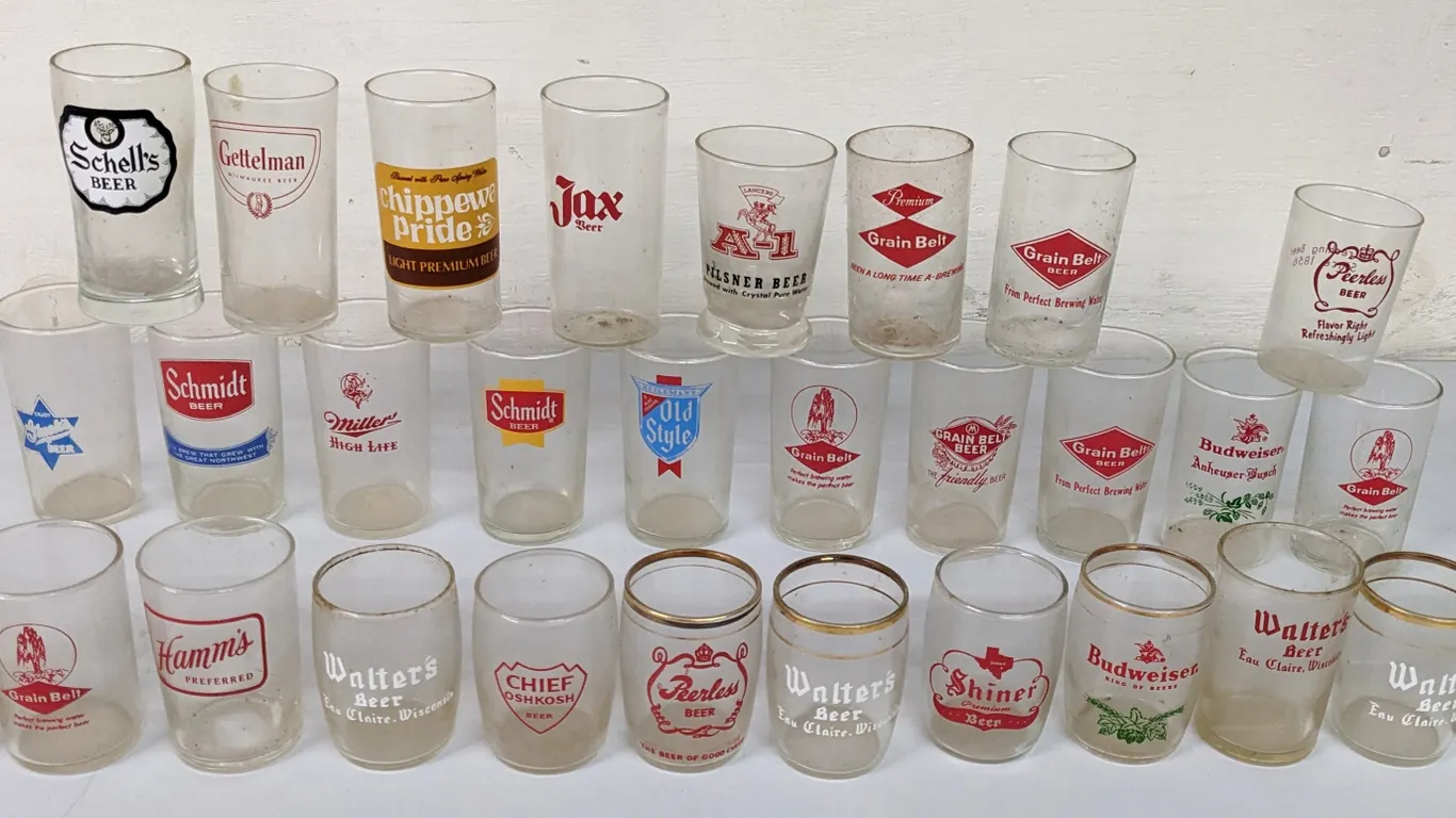 30 ASSORTED VINTAGE BEER GLASSES