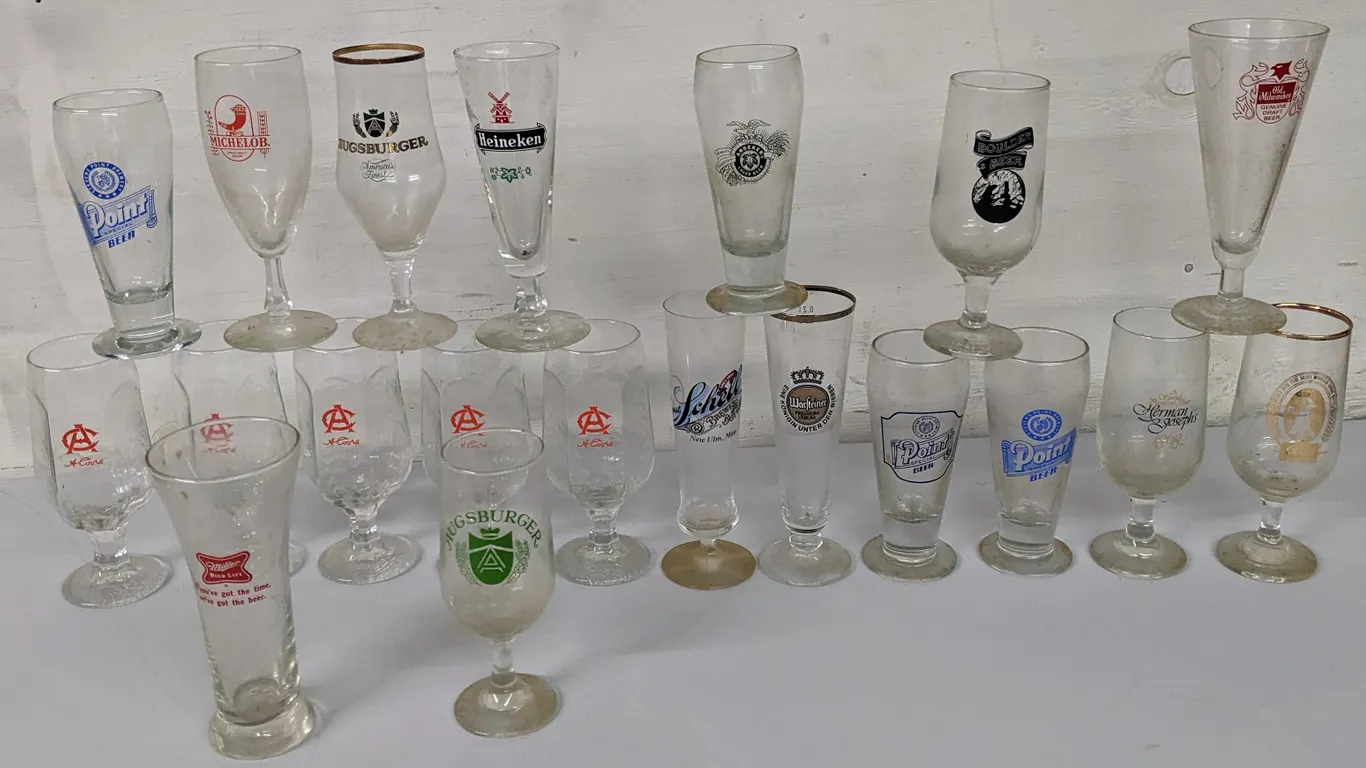 20 ASSORTED VINTAGE & MODERN BEER GLASSS