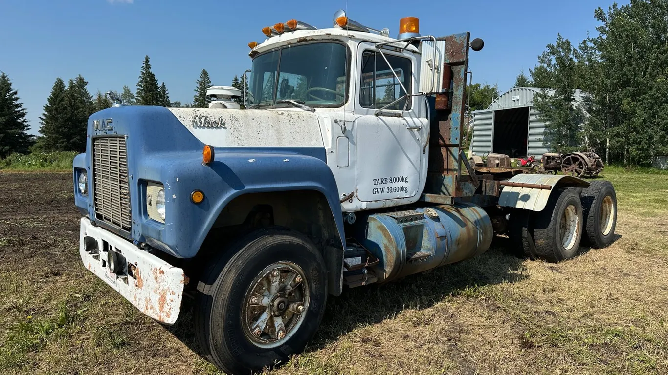 1981-82 Mack R685T T/A Truck Tractor
