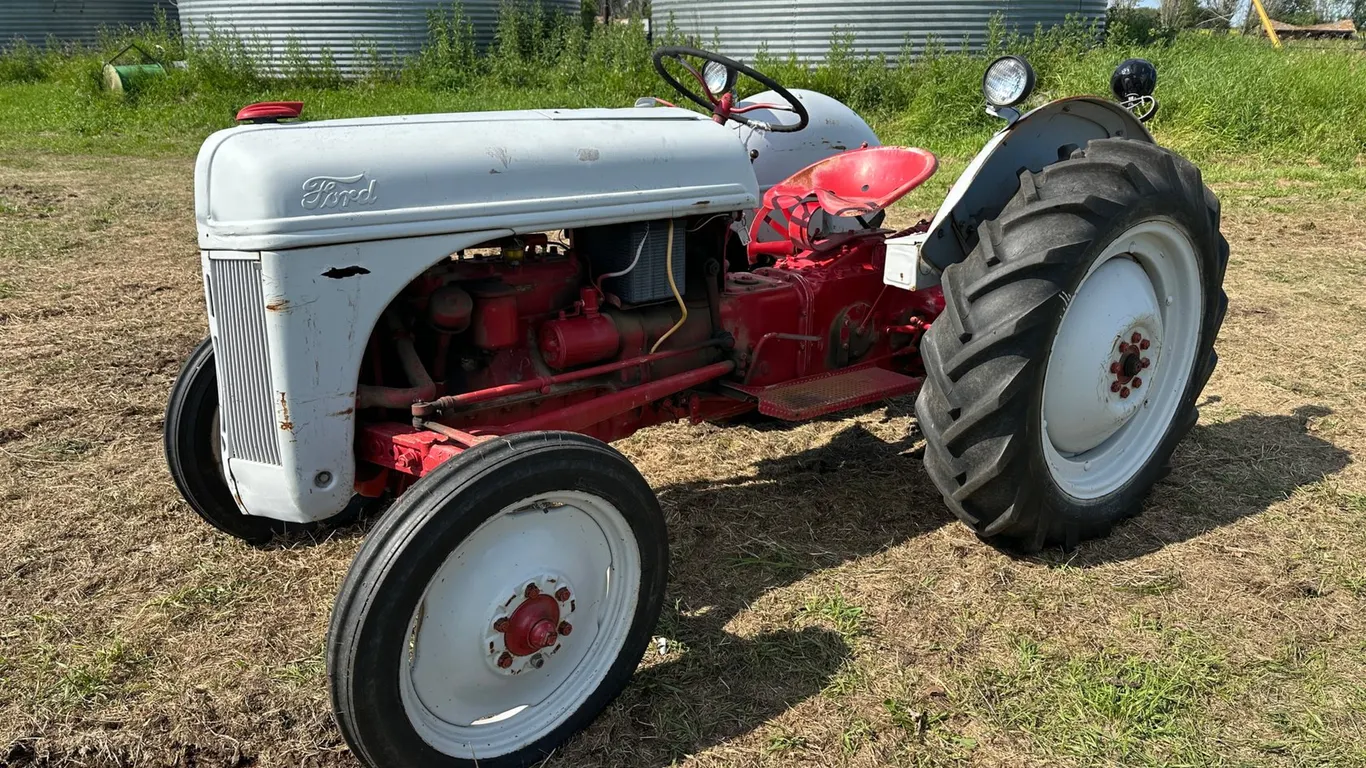 Ford 2WD Tractor