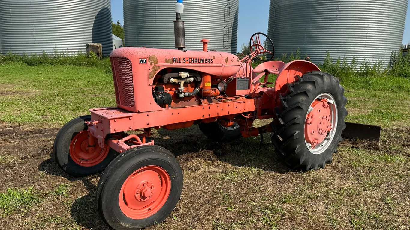 Allis-Chalmers WD 2WD Tractor
