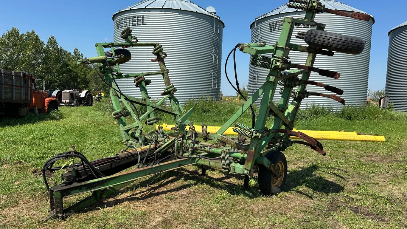 23' John Deere E0100 Cultivator