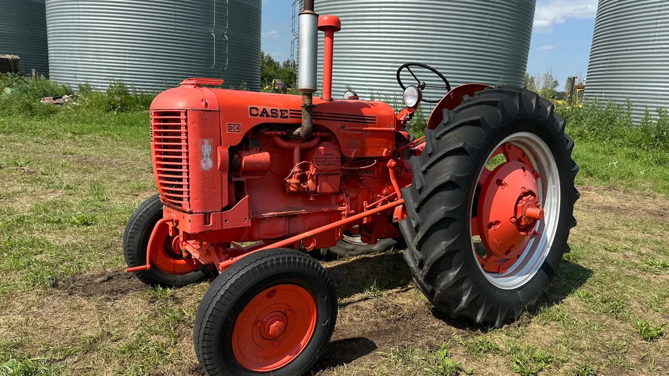 Case DC 2WD Tractor (Transmission Seized)