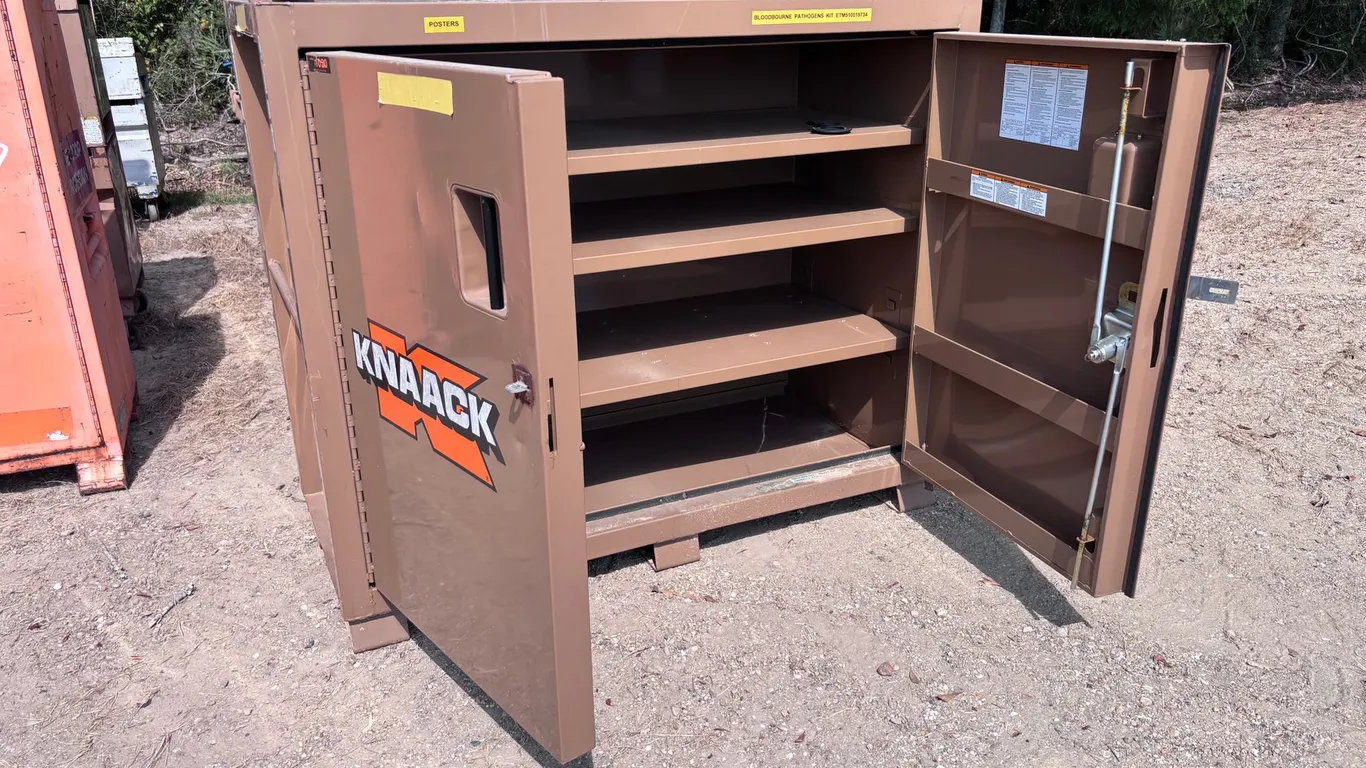 JOBSITE TOOLBOX WITH MISCELLANEOUS ITEMS