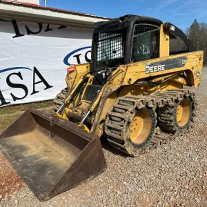 Deere 325 Wheeled Skid Steer
