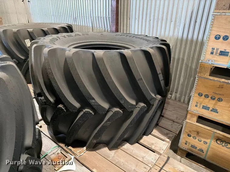Goodyear Optitourqe VF105/50R32CF0 tire
