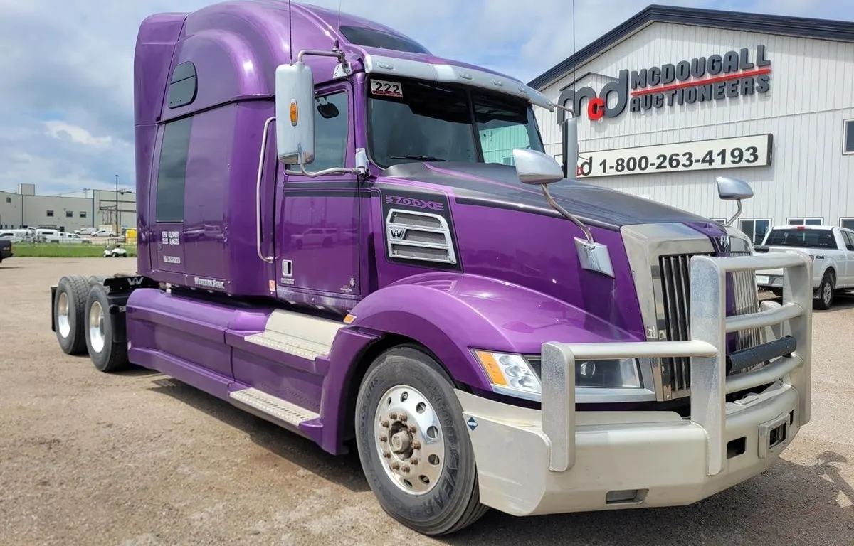 2019 Western Star 5700XE T/A Sleeper Semi Truck
