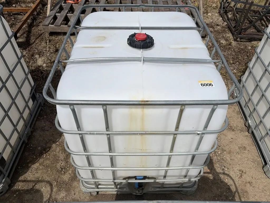 1000 Liter Caged Tote - Needs Cleaning