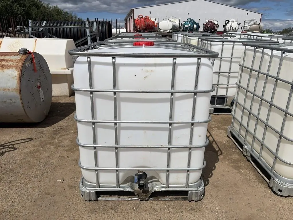 1000 Liter Caged Tote - Needs Cleaning