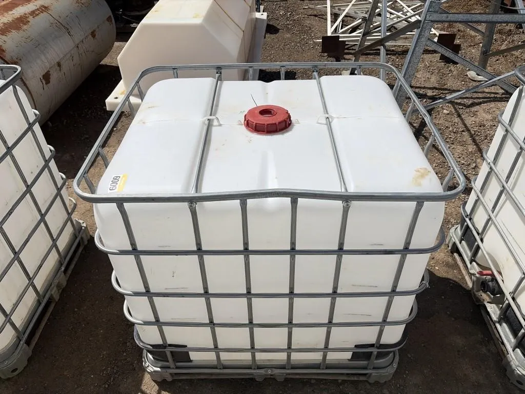 1000 Liter Caged Tote - Needs Cleaning
