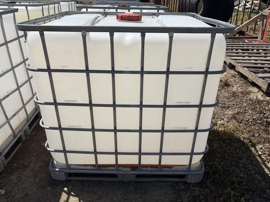 1000 Liter Caged Tote - Needs Cleaning