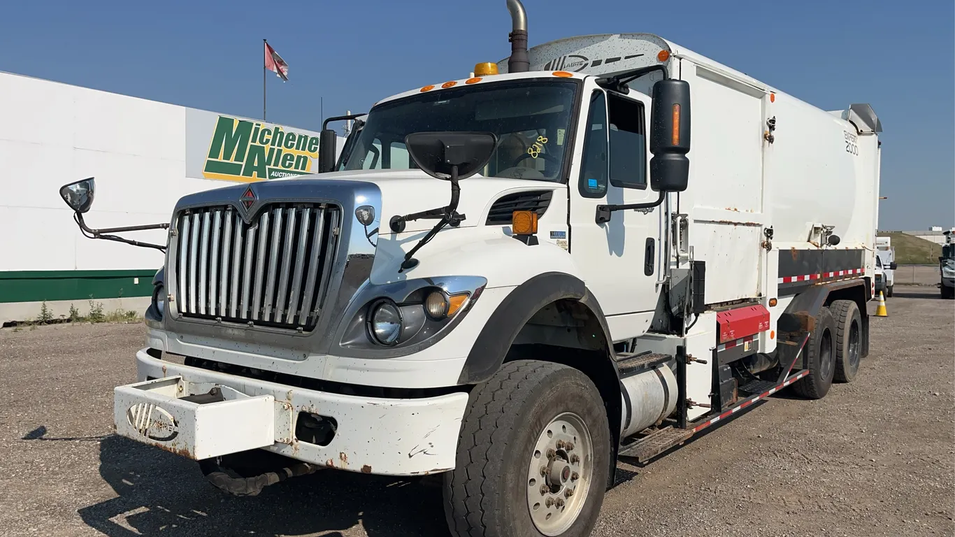 2011 International WorkStar 7400 T/A Refuse Truck