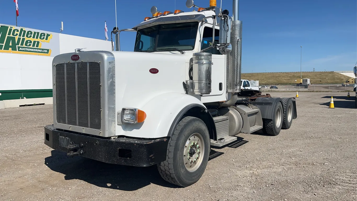 2018 Peterbilt 367 T/A Wet Kit Day Cab Tractor