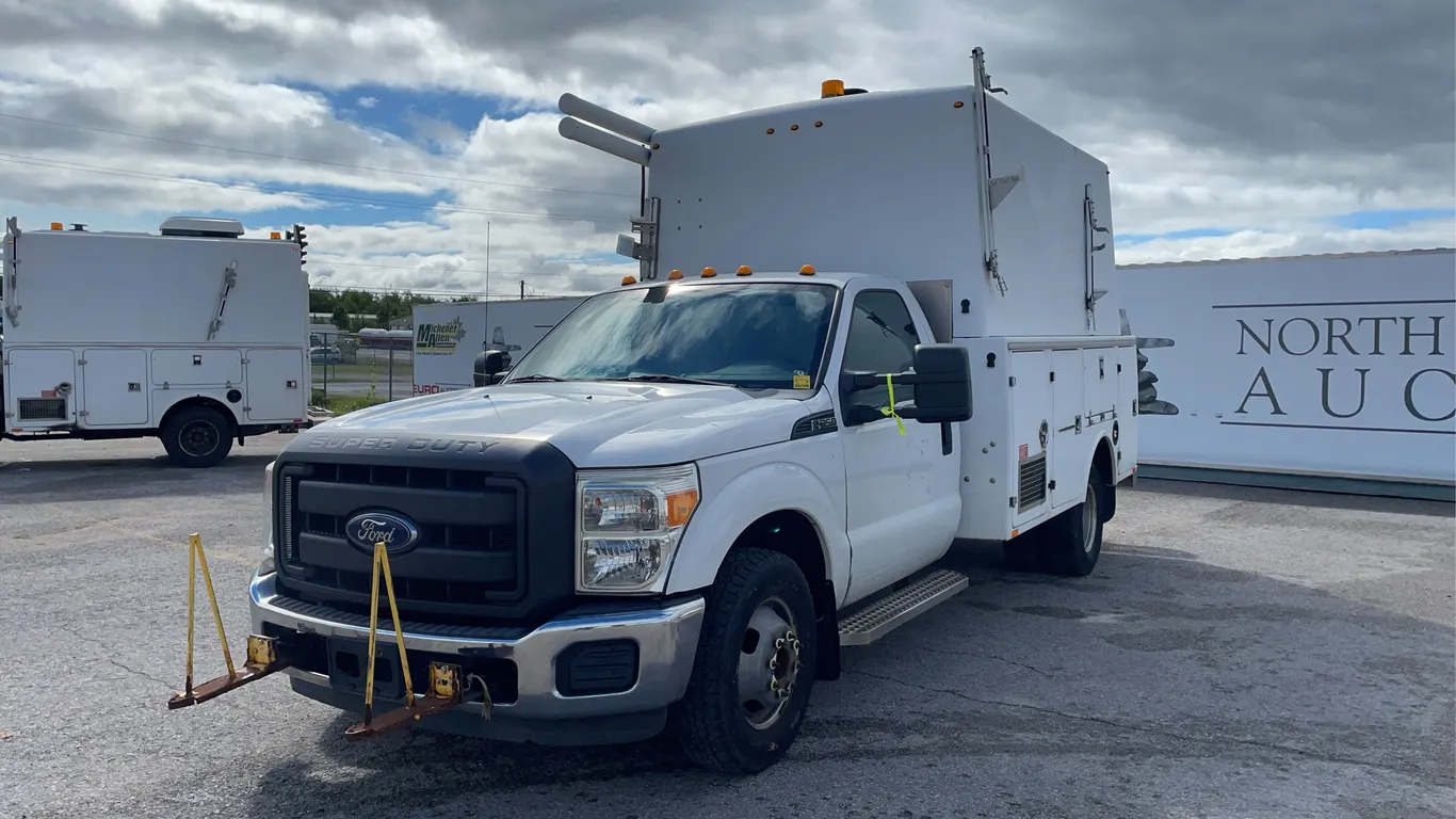 2013 Ford F-350 Super Duty XL S/A Service Truck