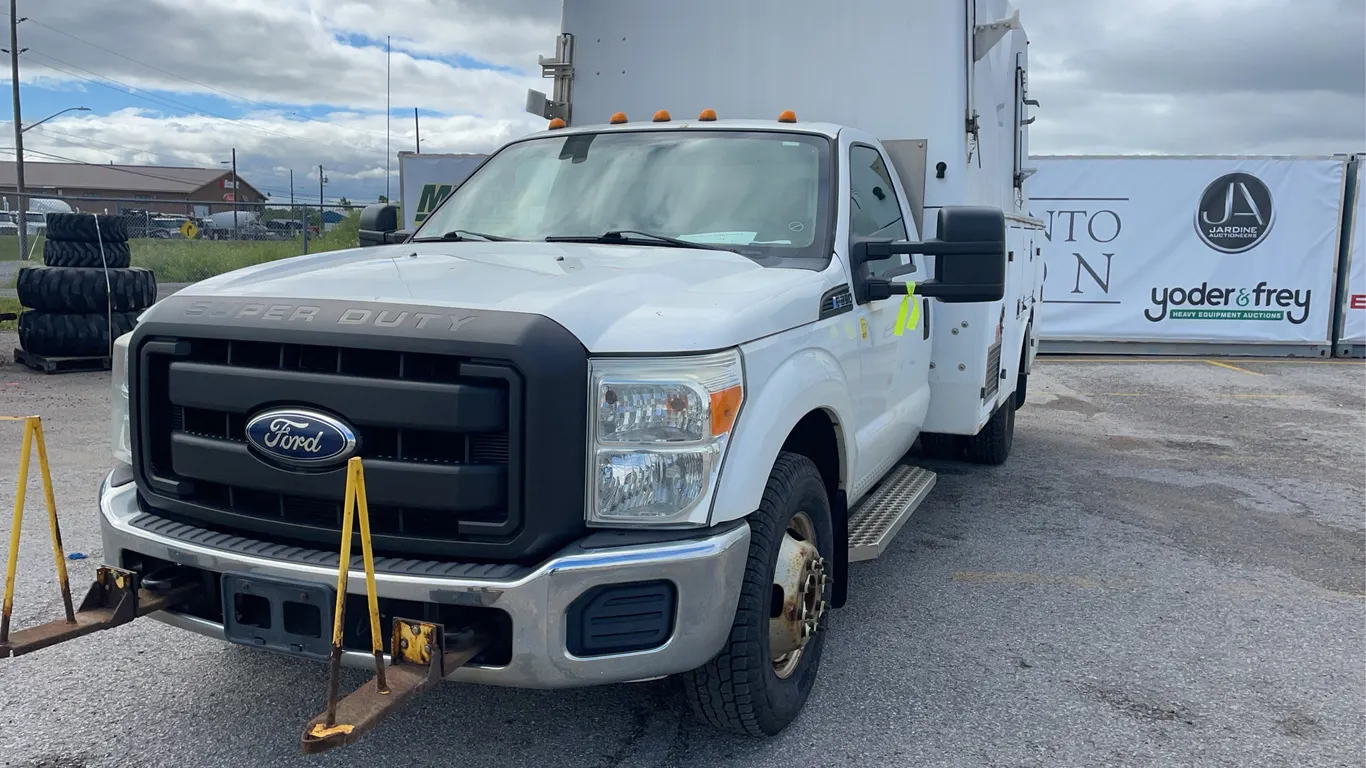 2011 Ford F-350 Super Duty XL S/A Service Truck
