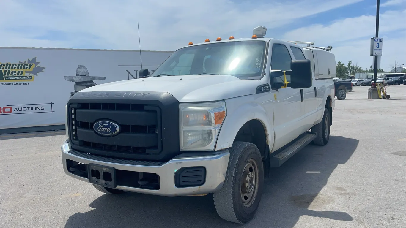 Non-Operable 2015 Ford F-250 Super Duty 4x4 XL 4dr Crew Cab 6.8 ft. SB Pickup RWD