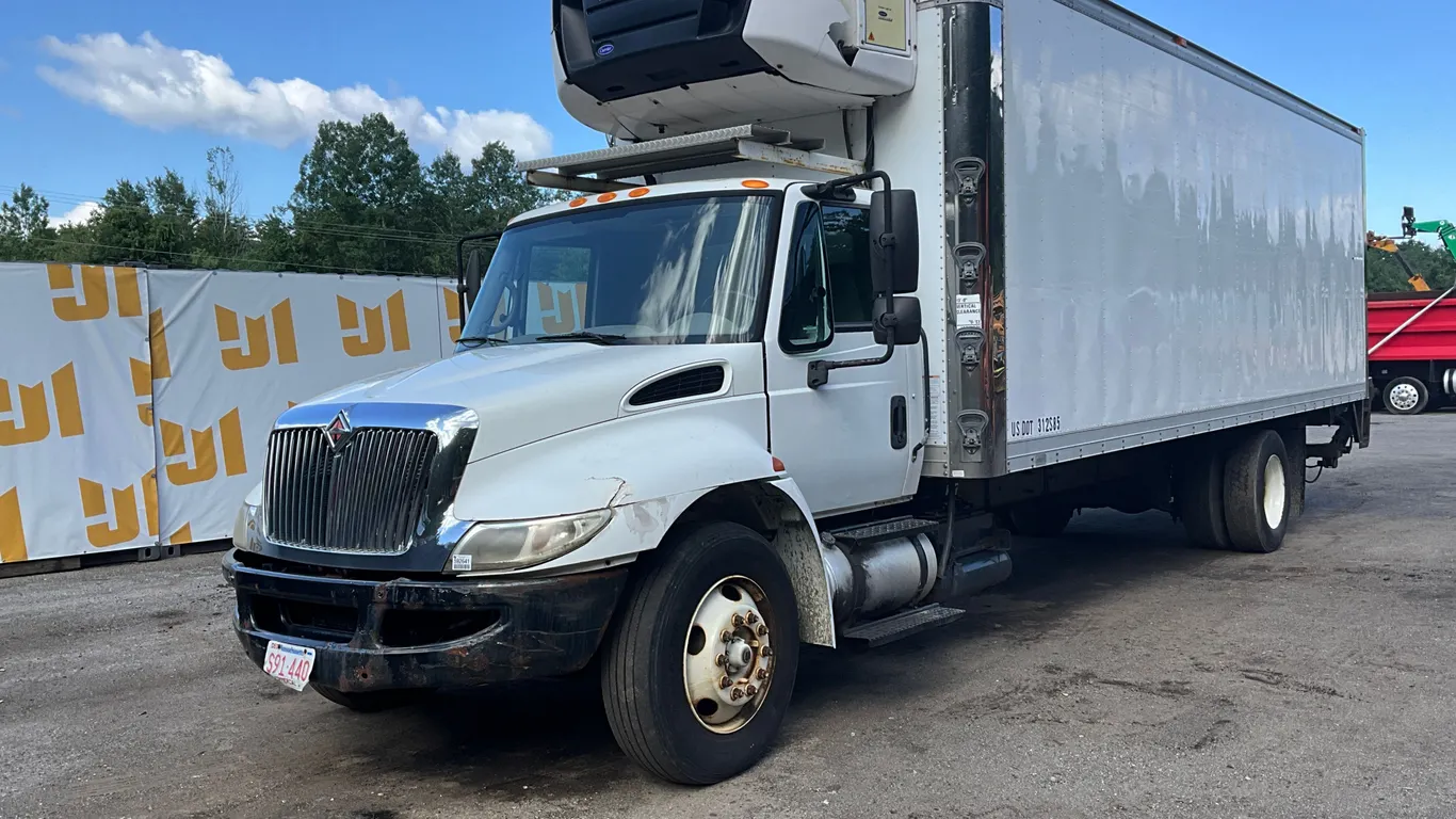 2011 INTERNATIONAL 4300 SINGLE AXLE REFRIGERATED TRUCK VIN: 1HTMMAAL8BH317259