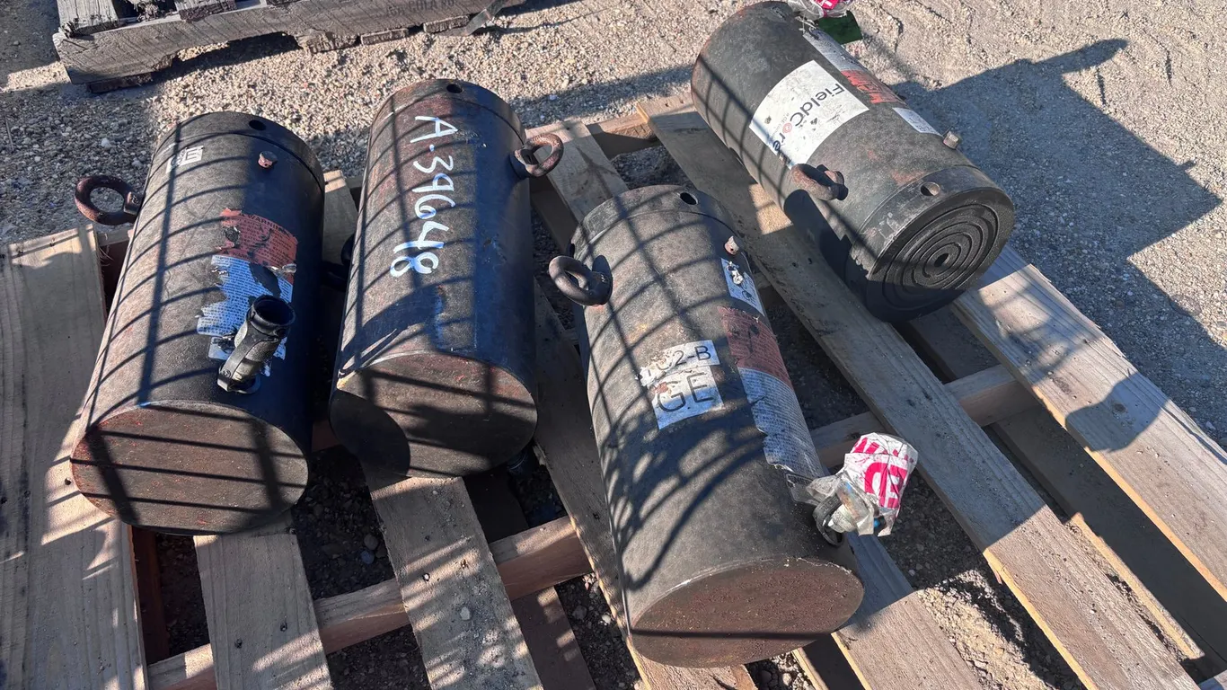 (4) HYDRAULIC CYLINDERS 150T