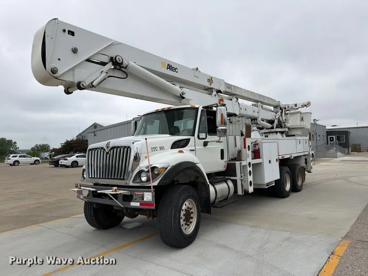 2011 International SX537 bucket truck