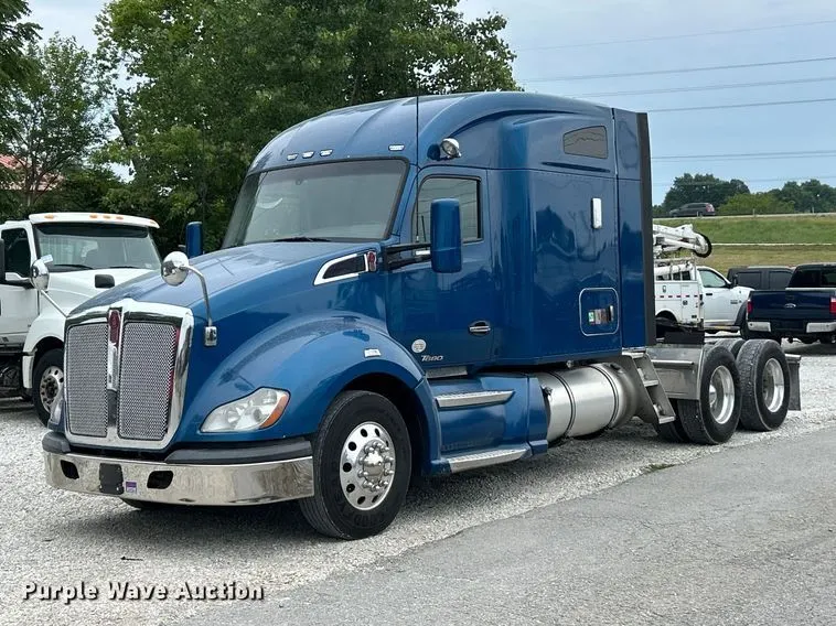 2019 Kenworth T680 semi truck